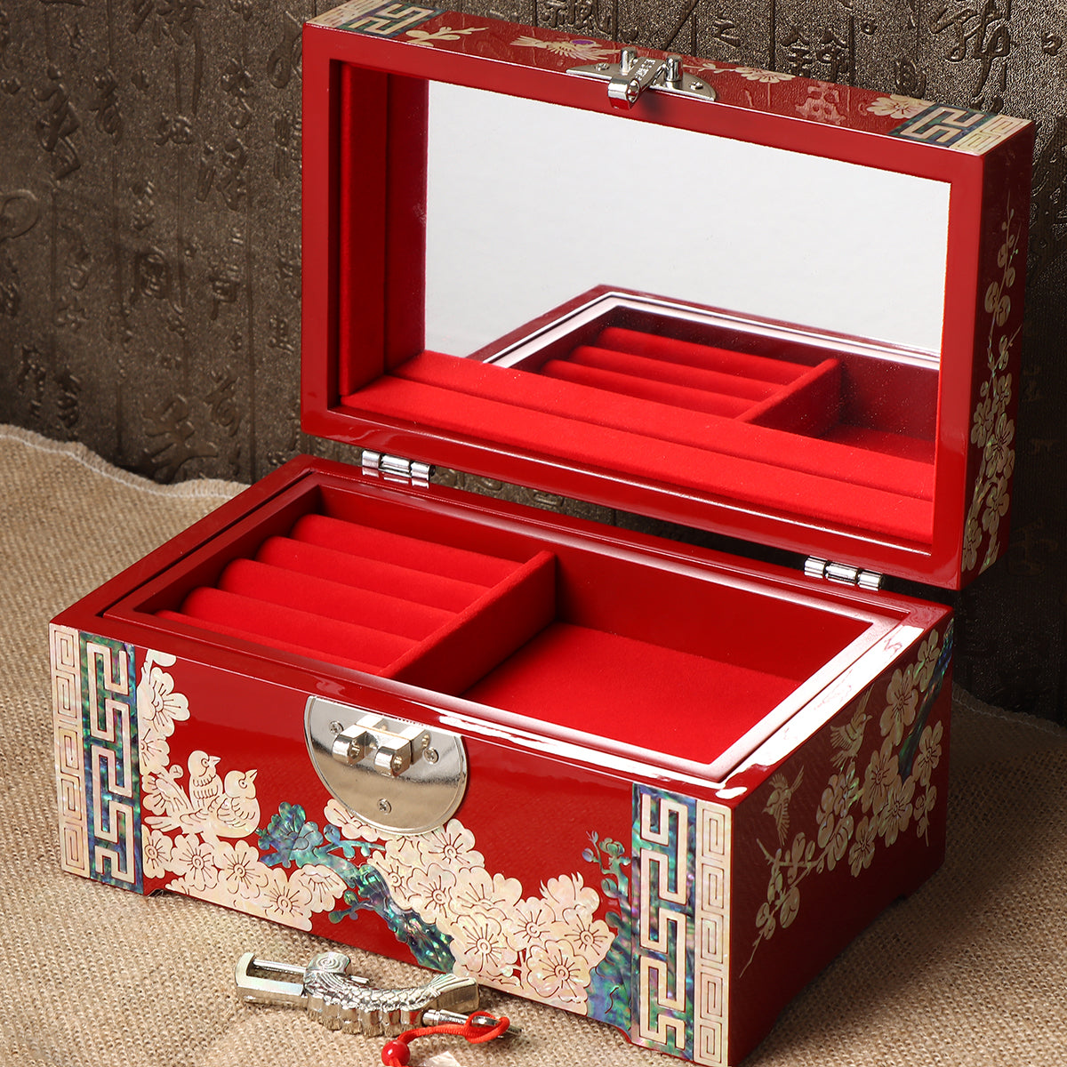 Black abalone shell and lacquer jewelry box（With lace border）