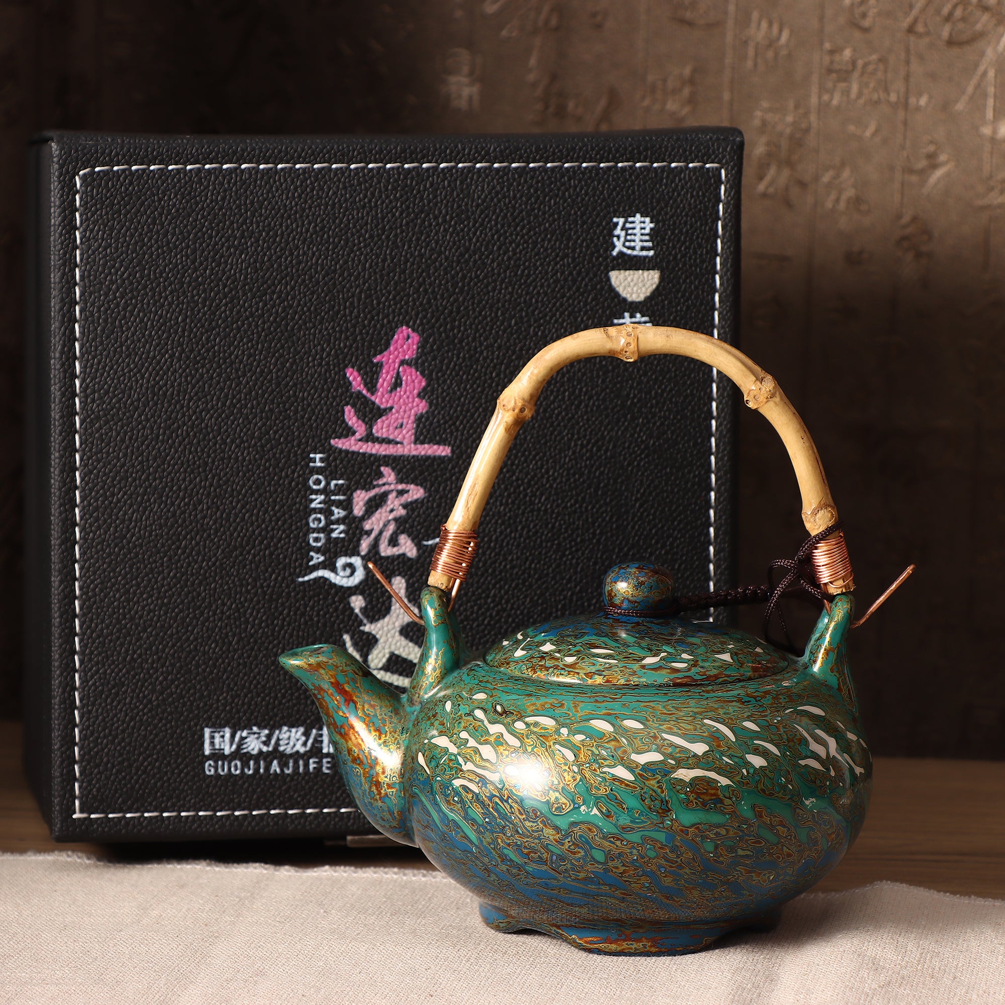 Hongda Lian's Daqi "Tilang" Teapot