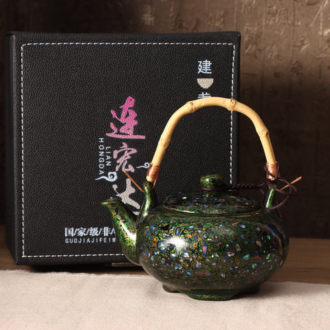 Hongda Lian's Daqi "Tilang" Teapot