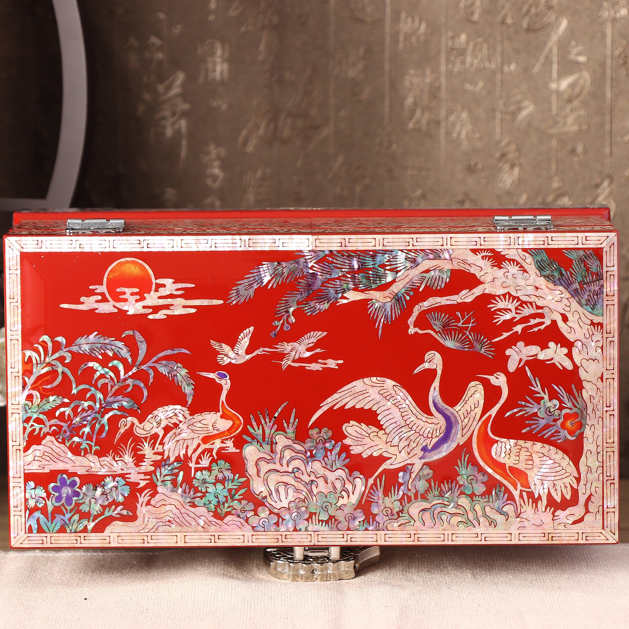 Black abalone shell and lacquer jewelry box ( Fairy cranes）